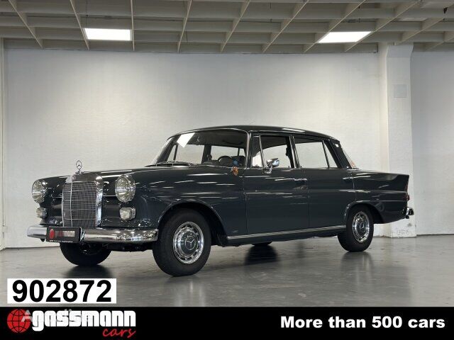 Mercedes-Benz 190 C Heckflosse - W110 berlina