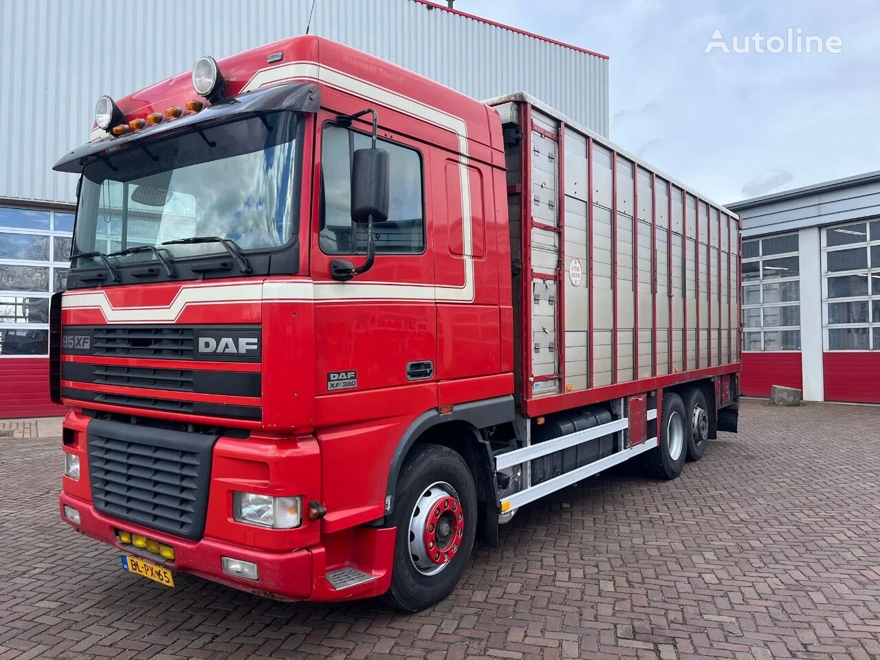 DAF XF FAR 95XF.380 EURO 2 camión para transporte de ganado
