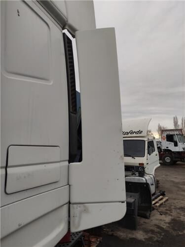 SPOILER LATERAL IZQUIERDO Iveco Stralis AS 440S48 para IVECO Stralis AS 440S48 camión