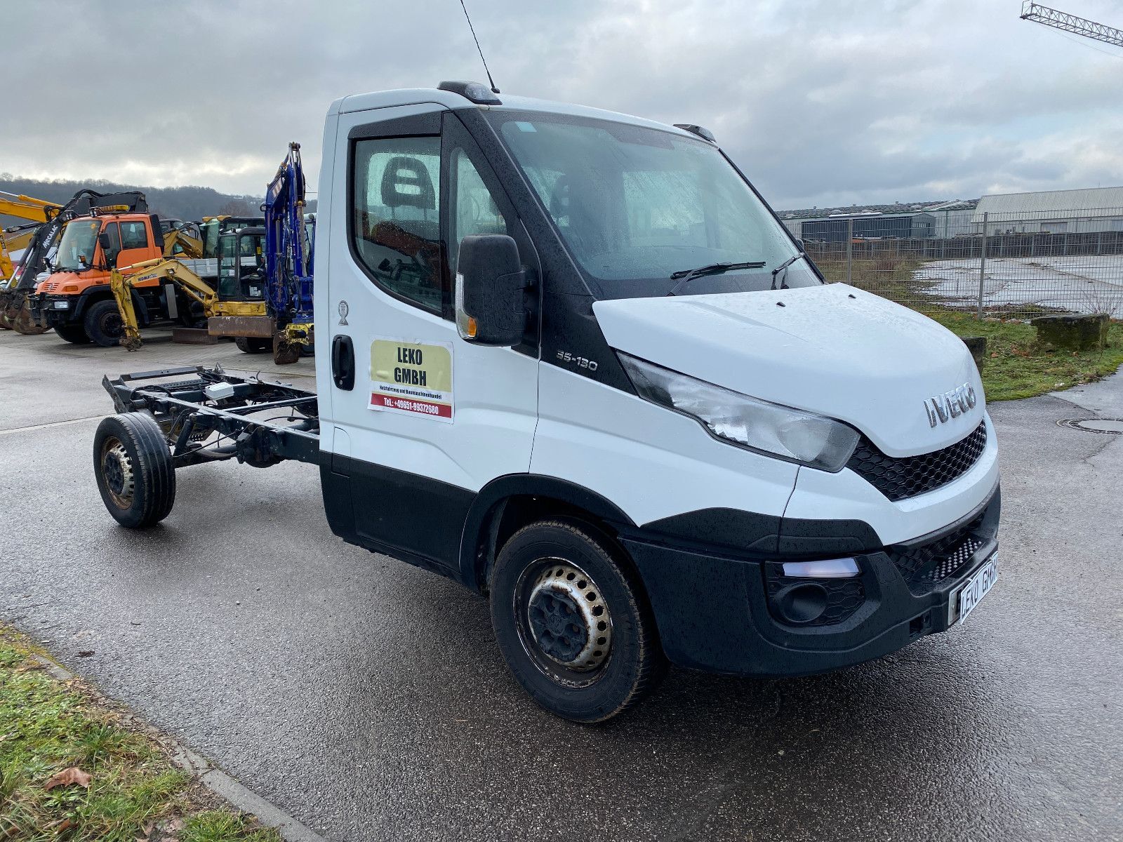 IVECO Daily 35S13 RECHTSLENKER camión chasis < 3.5t